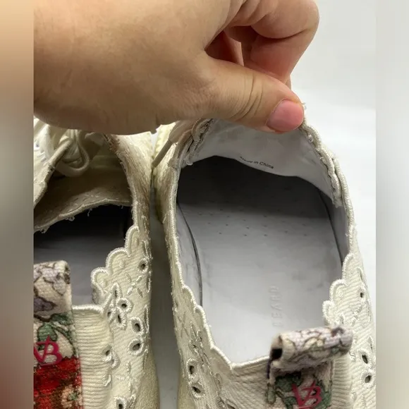 Veronica Beard Paulita Off White Perforated Floral Eyelet Canvas Sneakers Sz 7.5