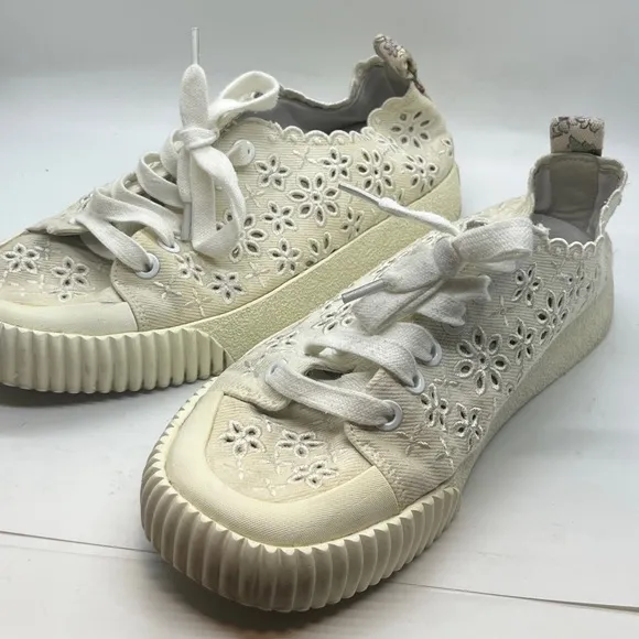 Veronica Beard Paulita Off White Perforated Floral Eyelet Canvas Sneakers Sz 7.5