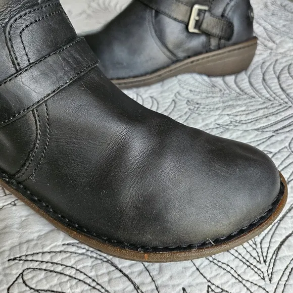VGUC Ugg Tupelo Black Leather Riding Moto Sheepskin Boots Women 7