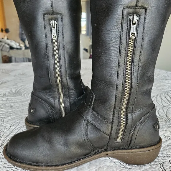 VGUC Ugg Tupelo Black Leather Riding Moto Sheepskin Boots Women 7