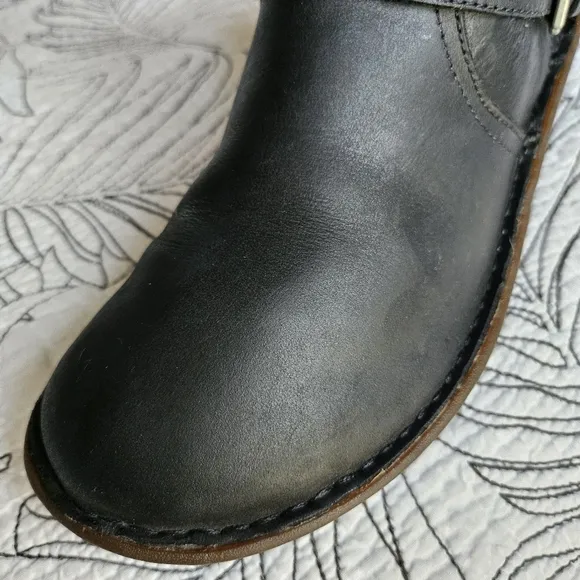 VGUC Ugg Tupelo Black Leather Riding Moto Sheepskin Boots Women 7