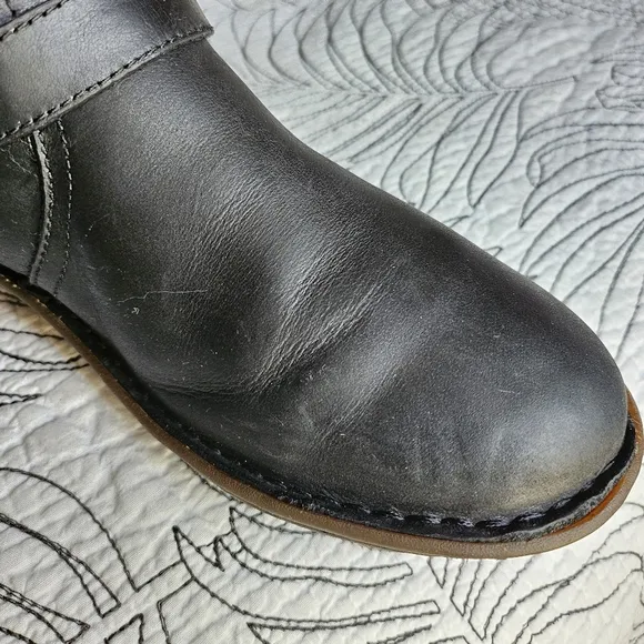 VGUC Ugg Tupelo Black Leather Riding Moto Sheepskin Boots Women 7