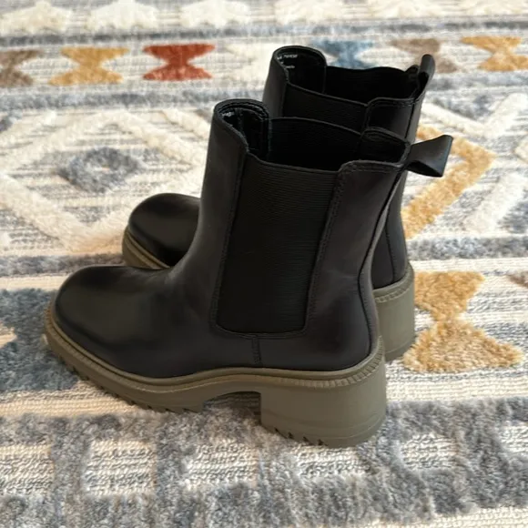 Vince Camuto Anikaaa Boots NEW!