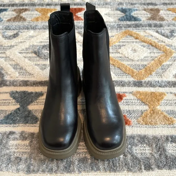 Vince Camuto Anikaaa Boots NEW!