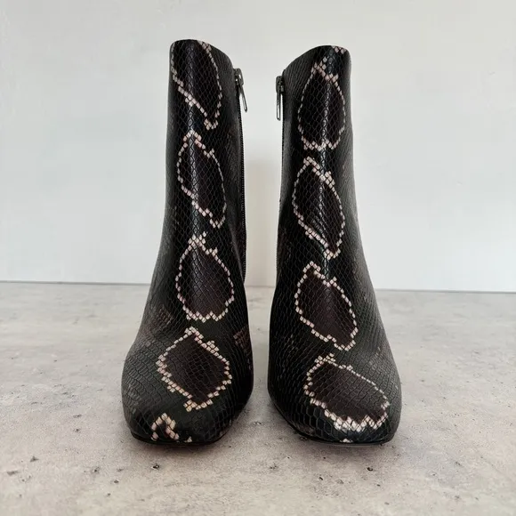 VINCE CAMUTO Dannia Ankle Booties‎ US 7.5 Snakeskin Mauve Leather Casual Mobwife