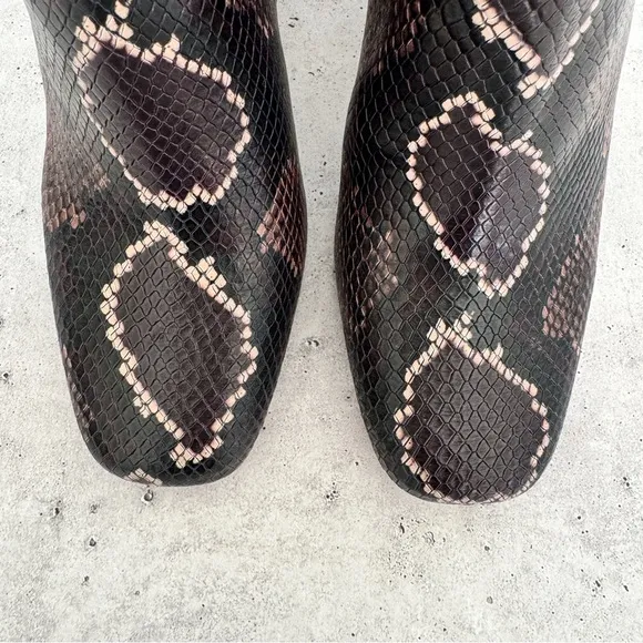 VINCE CAMUTO Dannia Ankle Booties‎ US 7.5 Snakeskin Mauve Leather Casual Mobwife