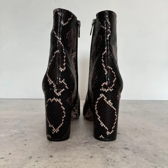 VINCE CAMUTO Dannia Ankle Booties‎ US 7.5 Snakeskin Mauve Leather Casual Mobwife