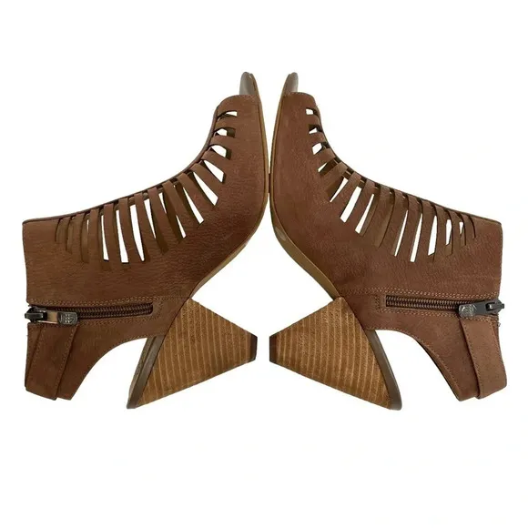 Vince Camuto Eliana Sandals Brown Leather Casual Bohemian Chic Strappy Size 9