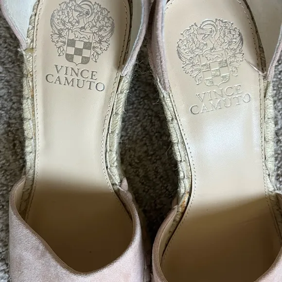 VINCE CAMUTO  Women's Pink Suede Wedges Size 8M! Originally $110! LIKE NEW!