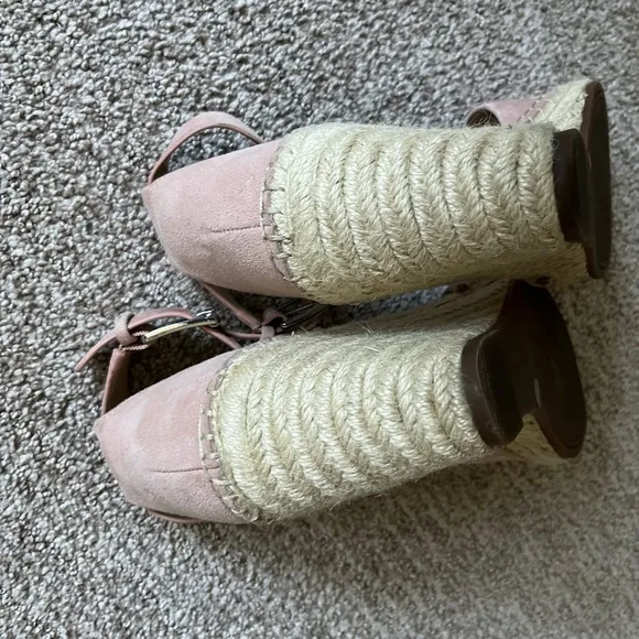 VINCE CAMUTO  Women's Pink Suede Wedges Size 8M! Originally $110! LIKE NEW!