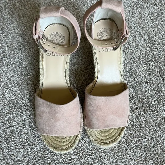 VINCE CAMUTO  Women's Pink Suede Wedges Size 8M! Originally $110! LIKE NEW!