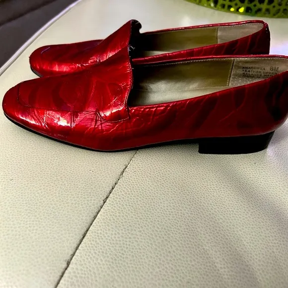 Vintage Bellini Beautiful Swirled Red Patent Leather Anaconda Loafers Size 8