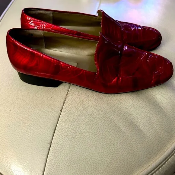 Vintage Bellini Beautiful Swirled Red Patent Leather Anaconda Loafers Size 8