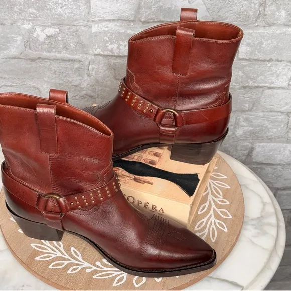 Vintage Foundry Co burgundy,redwood, genuine buttery leather, studs,equestrian❤️