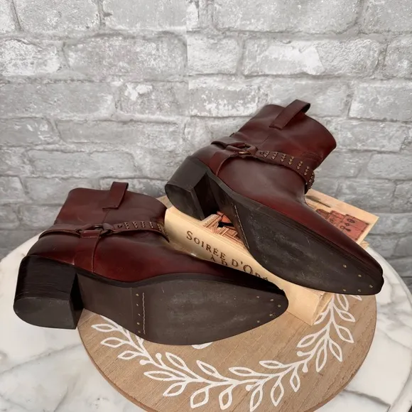 Vintage Foundry Co burgundy,redwood, genuine buttery leather, studs,equestrian❤️