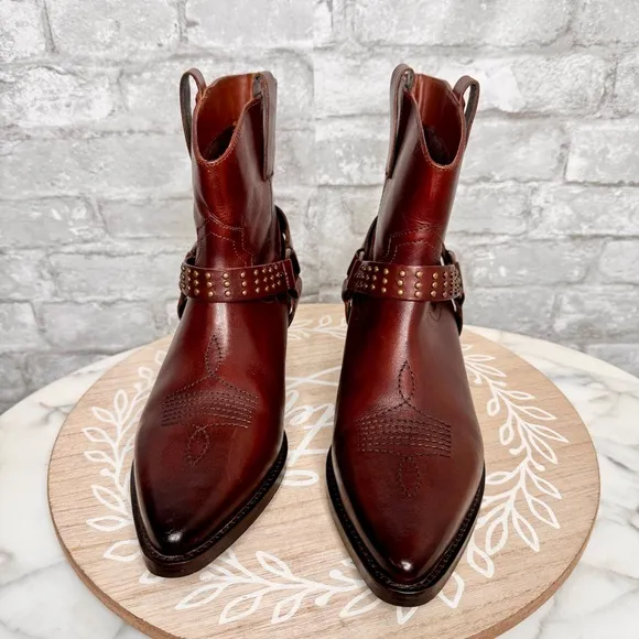 Vintage Foundry Co burgundy,redwood, genuine buttery leather, studs,equestrian❤️