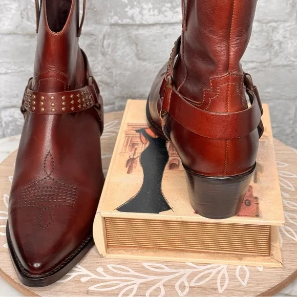 Vintage Foundry Co burgundy,redwood, genuine buttery leather, studs,equestrian❤️