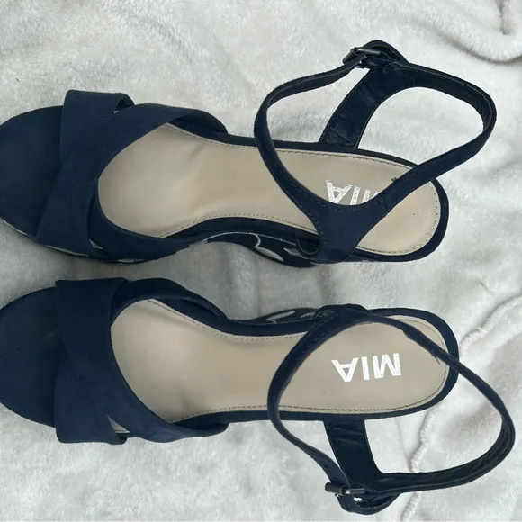 Vintage MIA Y2K navy floral embroidered platform strappy Zoey sandals sz 9 rare