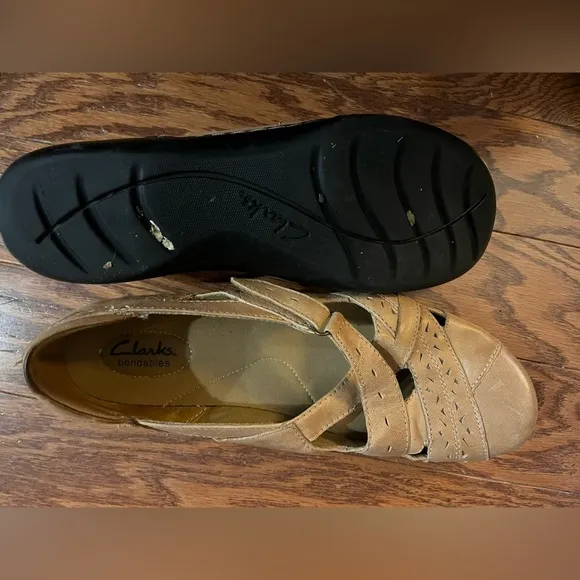 Vintage tan Clark’s slide on loafers GREAT CONDITION size 11
