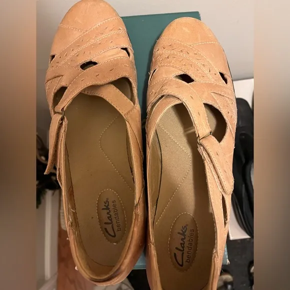 Vintage tan Clark’s slide on loafers GREAT CONDITION size 11