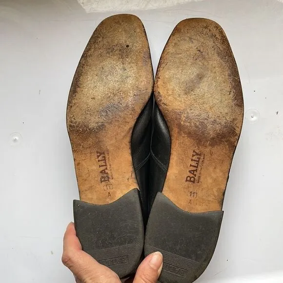 Vintage Bally of Switzerland Albano black leather slip on loafers