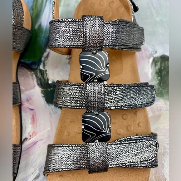 VIONIC Amber Sandals in Black Silver Metallic Size 11 New!