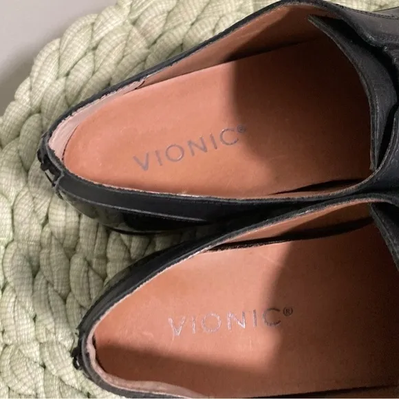 Vionic Black Jayla Leather Patent Leather Slip On Oxford Loafers