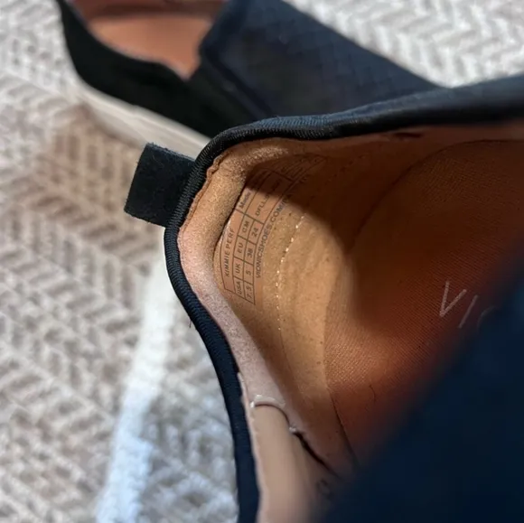 VIONIC Kimmie Perf Slip On Sz 7.5