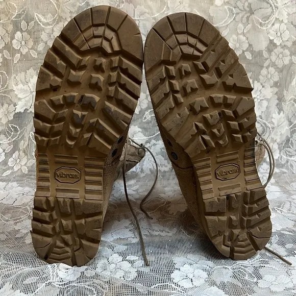 WELLCO DESERT TAN COMBAT BOOTS, MILITARY R Vibram Soles USA