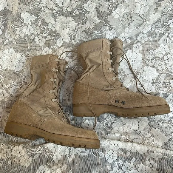 WELLCO DESERT TAN COMBAT BOOTS, MILITARY R Vibram Soles USA