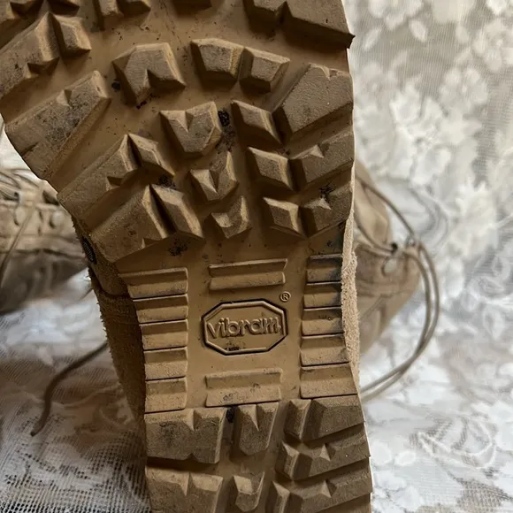 WELLCO DESERT TAN COMBAT BOOTS, MILITARY R Vibram Soles USA