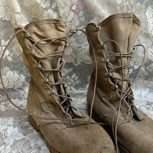 WELLCO DESERT TAN COMBAT BOOTS, MILITARY R Vibram Soles USA