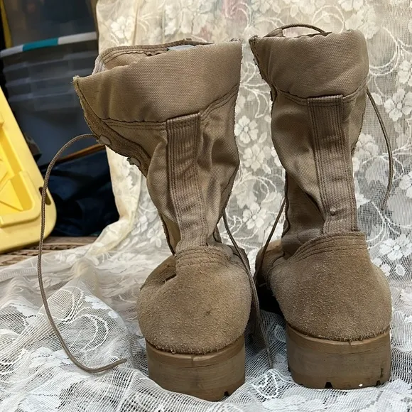 WELLCO DESERT TAN COMBAT BOOTS, MILITARY R Vibram Soles USA