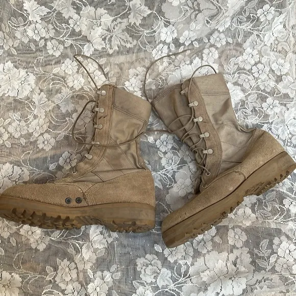 WELLCO DESERT TAN COMBAT BOOTS, MILITARY R Vibram Soles USA