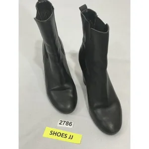 Womans Tahari Garnet 7.5 M Black Leather Pull On. Stretch Heel Ankle Boots NWOT