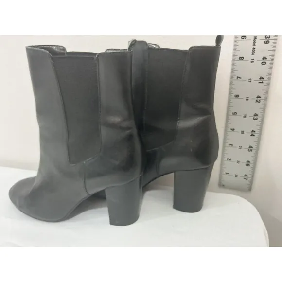 Womans Tahari Garnet 7.5 M Black Leather Pull On. Stretch Heel Ankle Boots NWOT