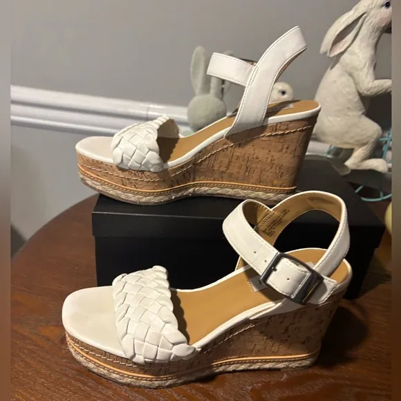 Women's Steve Madden Stylish White Wedge Sandals - Size 7.5 Worn for 3 hours