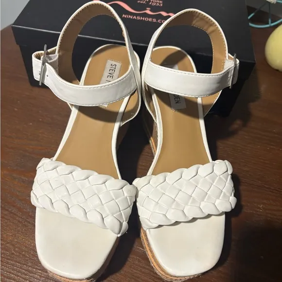 Women's Steve Madden Stylish White Wedge Sandals - Size 7.5 Worn for 3 hours