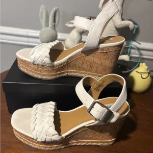 Women's Steve Madden Stylish White Wedge Sandals - Size 7.5 Worn for 3 hours