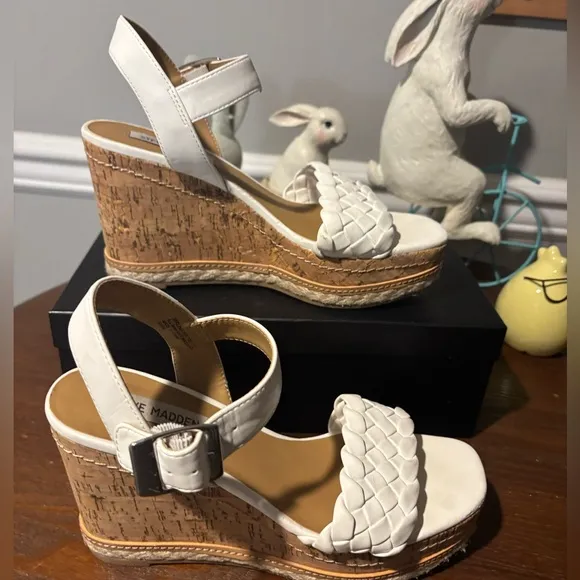 Women's Steve Madden Stylish White Wedge Sandals - Size 7.5 Worn for 3 hours