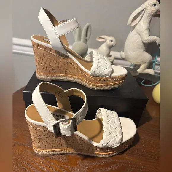 Women's Steve Madden Stylish White Wedge Sandals - Size 7.5 Worn for 3 hours