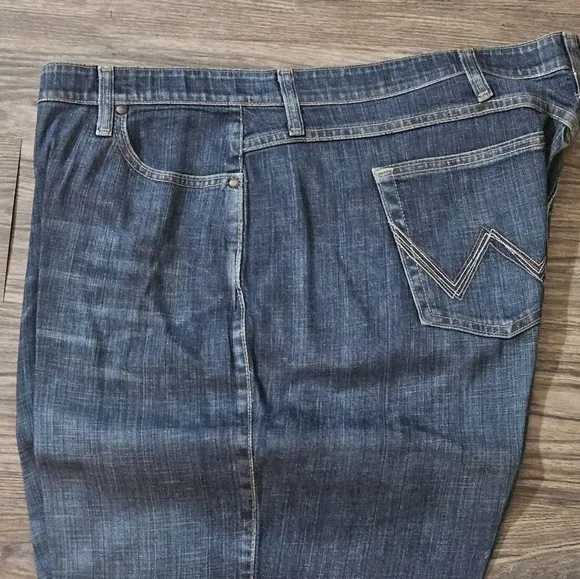 Women's Wrangler Q-Baby No Gap  Jeans 24W X 34L