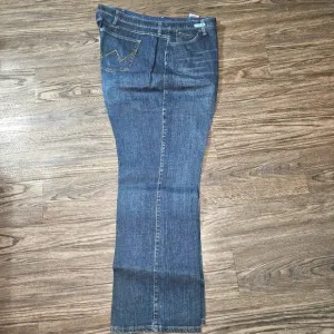 Women's Wrangler Q-Baby No Gap  Jeans 24W X 34L