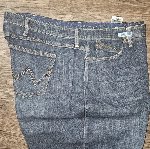 Women's Wrangler Q-Baby No Gap  Jeans 24W X 34L