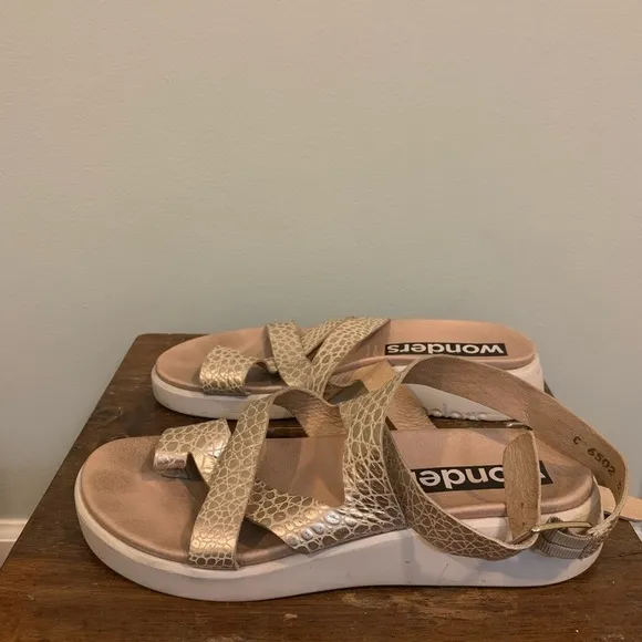 Wonders leather metallic gold strap sandals, size 37(6.5)