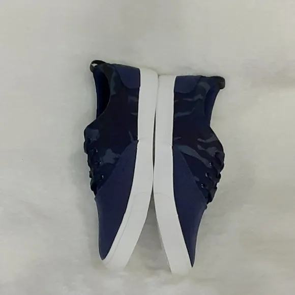 Xray Blue Camoflauge Low Top Men's  Sneakers  Size 7 NWT