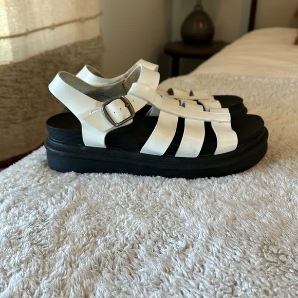 Y2K Report Women's 9.5 Chunky Platform Strappy Sandals White Black Iconic Trendy