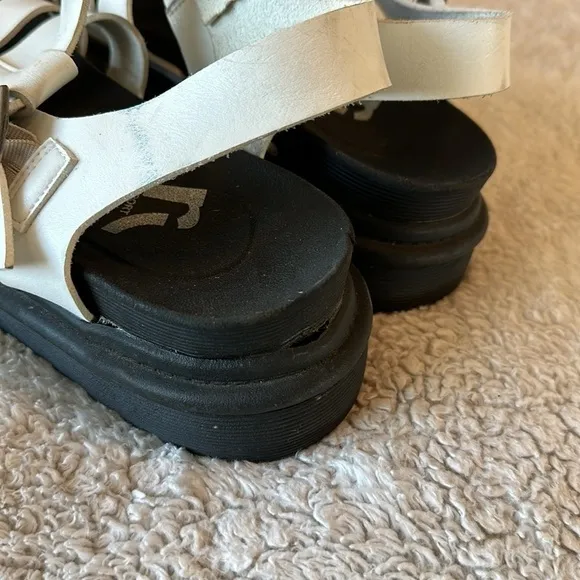 Y2K Report Women's 9.5 Chunky Platform Strappy Sandals White Black Iconic Trendy
