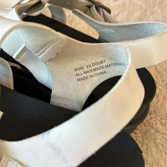 Y2K Report Women's 9.5 Chunky Platform Strappy Sandals White Black Iconic Trendy