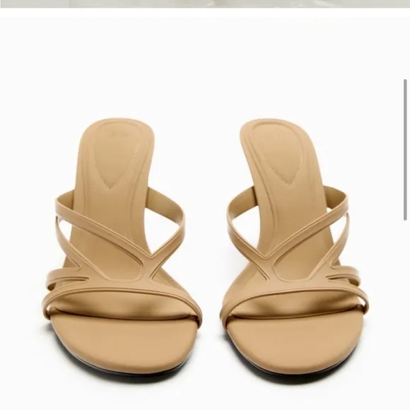Zara 7.5 Women's beige rubberized strappy Sandals.